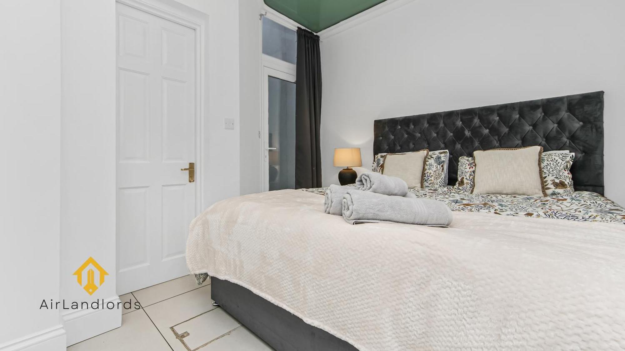 Exceptional 4 Bedroom House Paddington Station! Лондон Екстер'єр фото